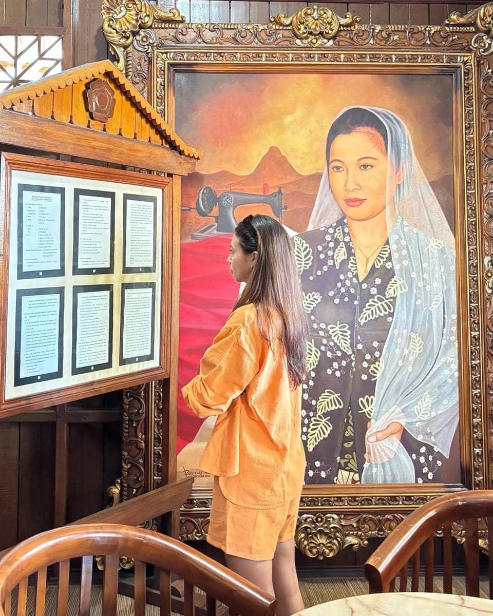 Yuki Kato liburan di Bengkulu.