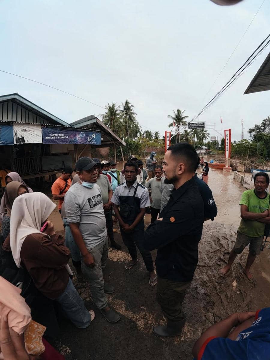 Teuku Wisnu salurkan bantuan bencana ke tiga desa di Aceh.