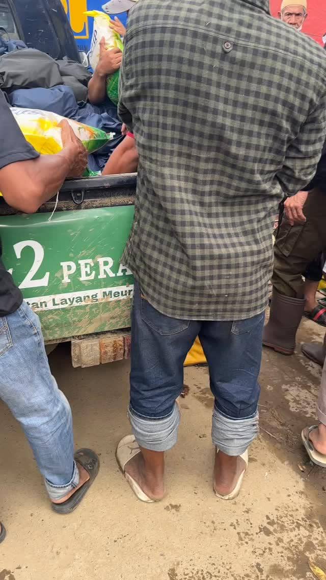 Teuku Wisnu salurkan bantuan bencana ke tiga desa di Aceh.