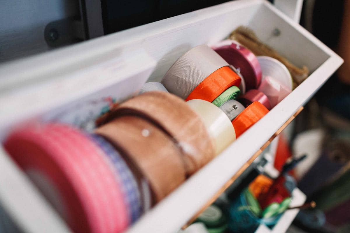 menyimpan barang kecil