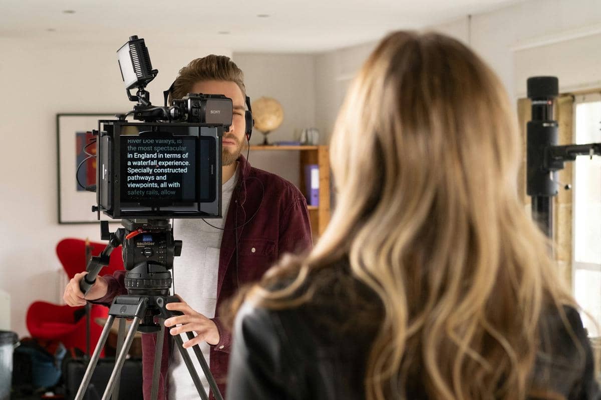 ilustrasi operator teleprompter