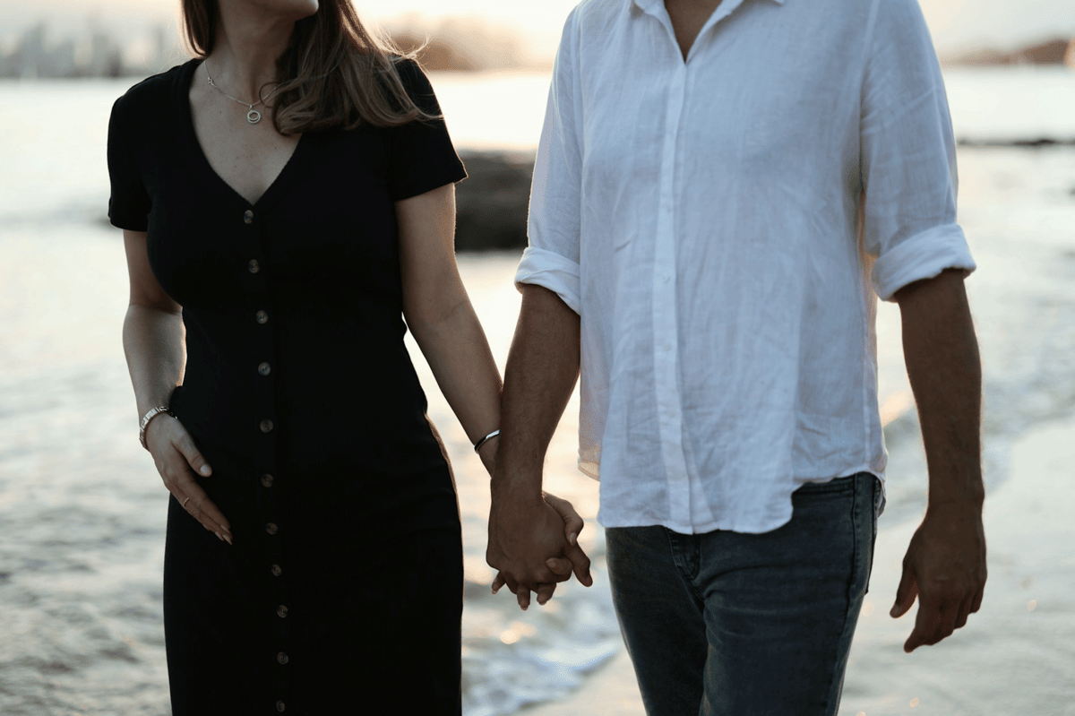 ilustrasi pasangan melakukan kencan