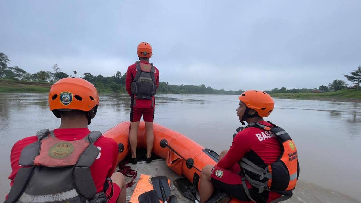 Pencarian korban hilang di aliran Sungai Lematang Prabumulih.