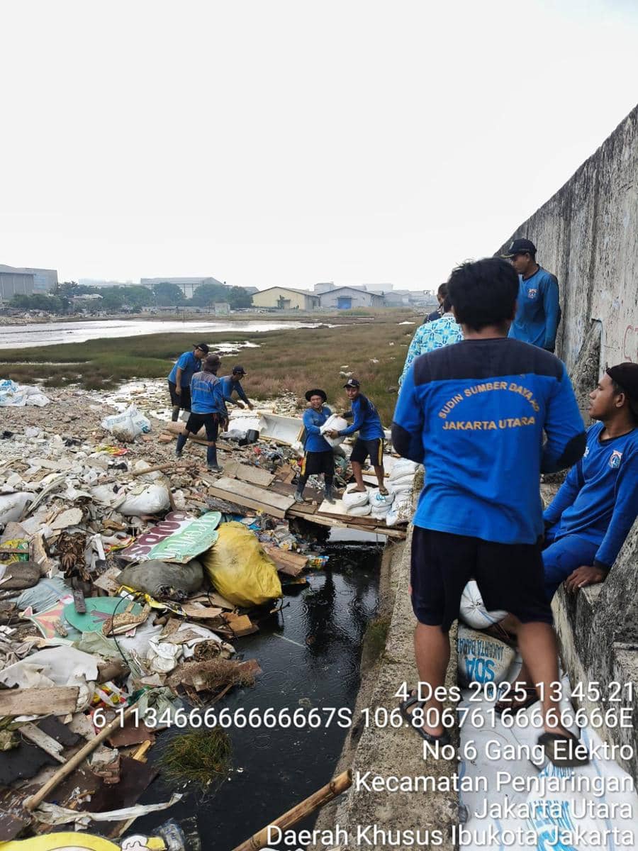 Penanganan darurat di Tanggul Pelindo Muara Baru
