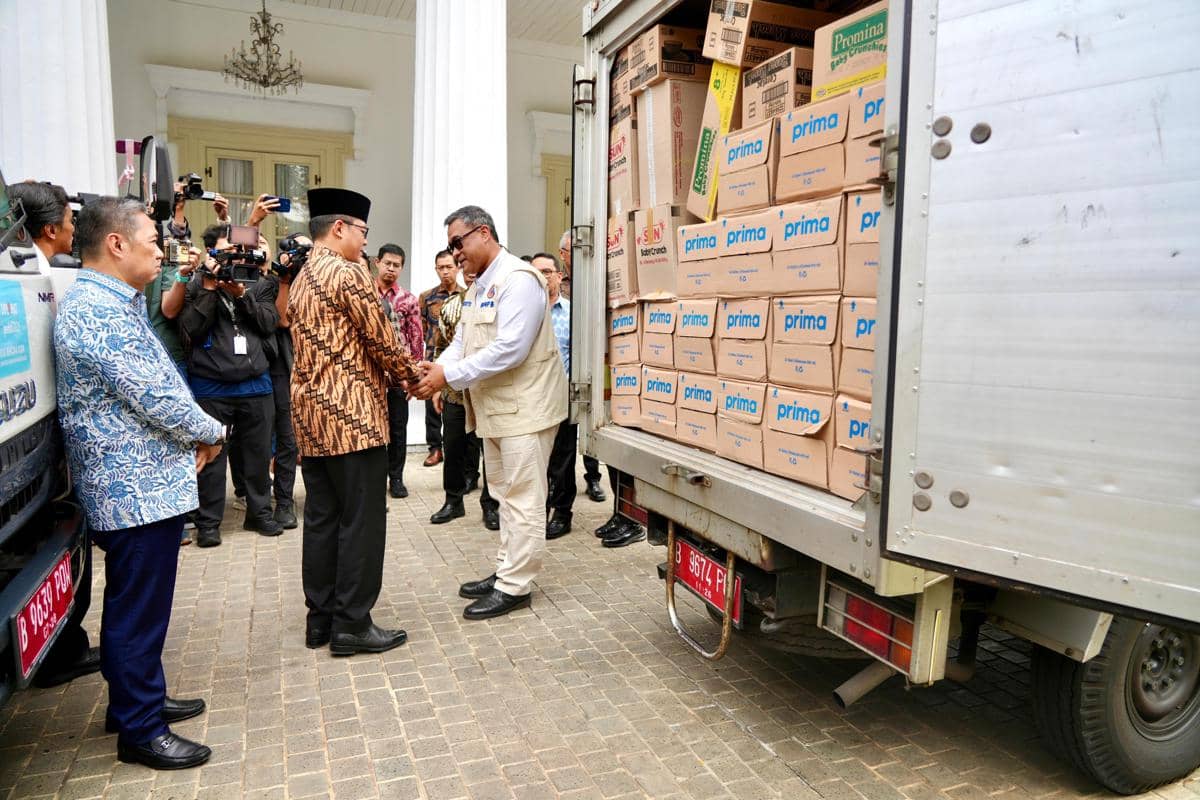 Menlu Sugiono serahkan bantuan ‘Diplomat Peduli’ untuk korban banjir dan longsor Sumatra ke BNPB