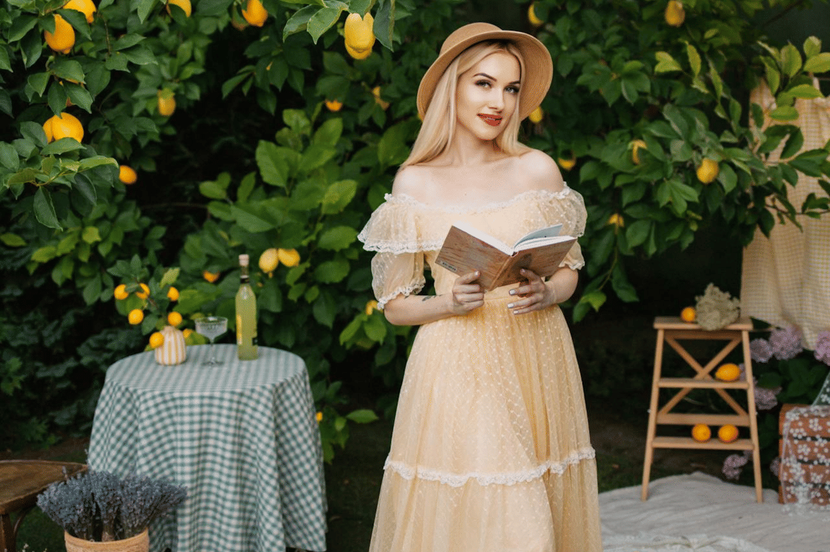 ilustrasi dress berwarna lemon icing 