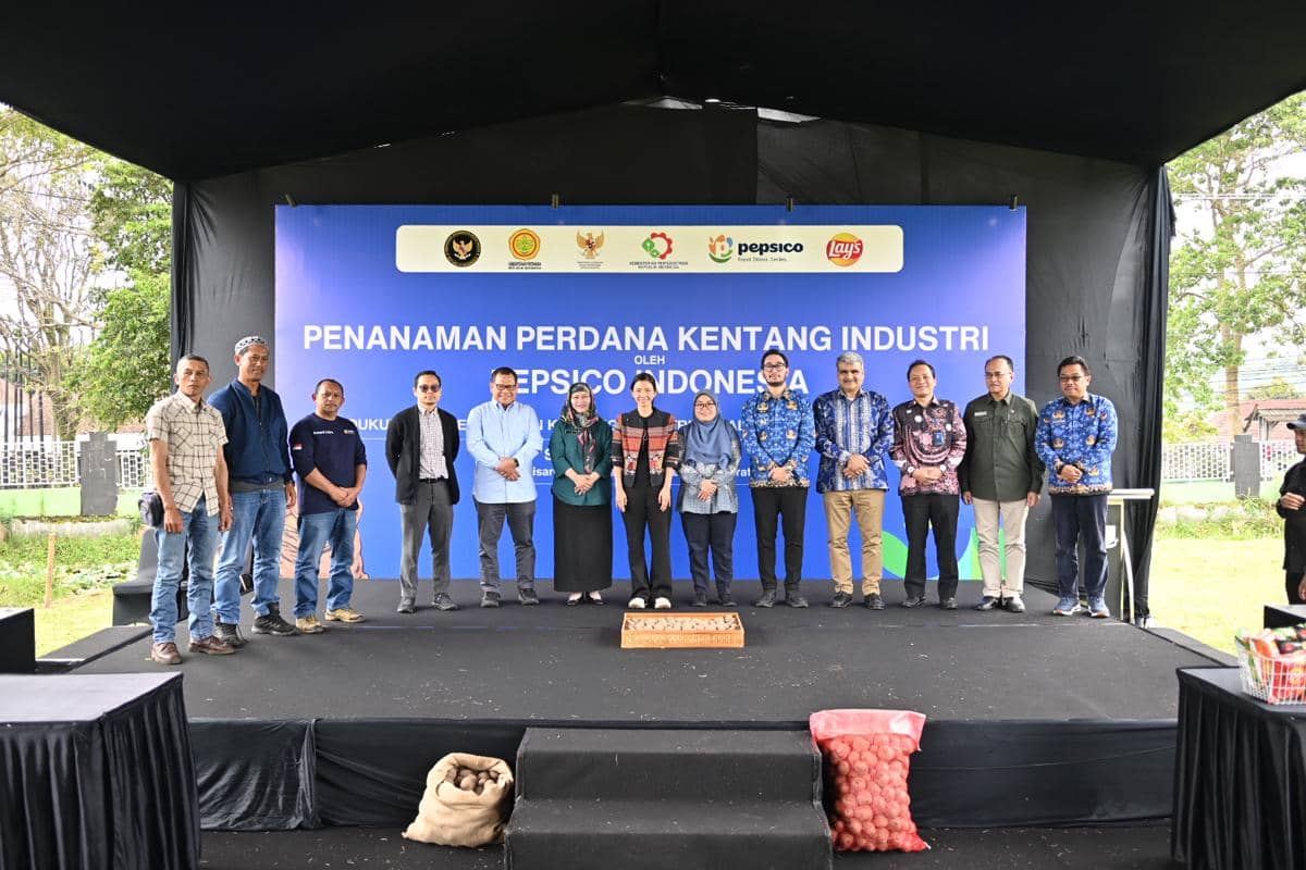 [FOTO 1] PepsiCo Indonesia Meresmikan Pertanian Perdana Kentang Industri di Jawa Barat - 2 Desember 2025.JPG