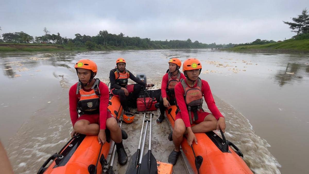 Pencarian korban hilang di aliran Sungai Lematang Prabumulih.