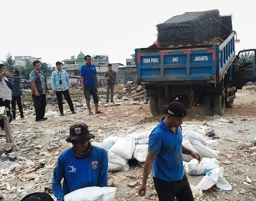 Penanganan darurat di Tanggul Pelindo Muara Baru