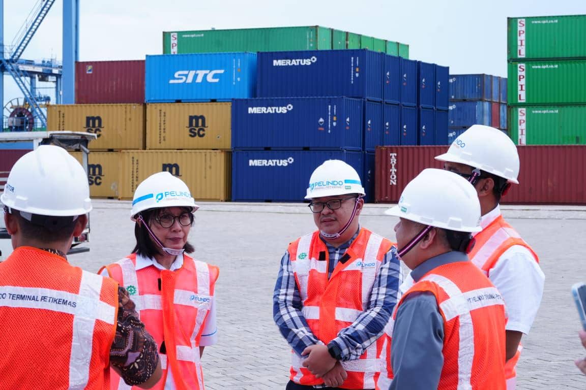 Kunjungan tim Kementerian Koordinator Bidang Perekonomian RI di pelabuhan Makassar New Port, Kamis (4/12/2025). (Dok. Pelindo Regional 4)