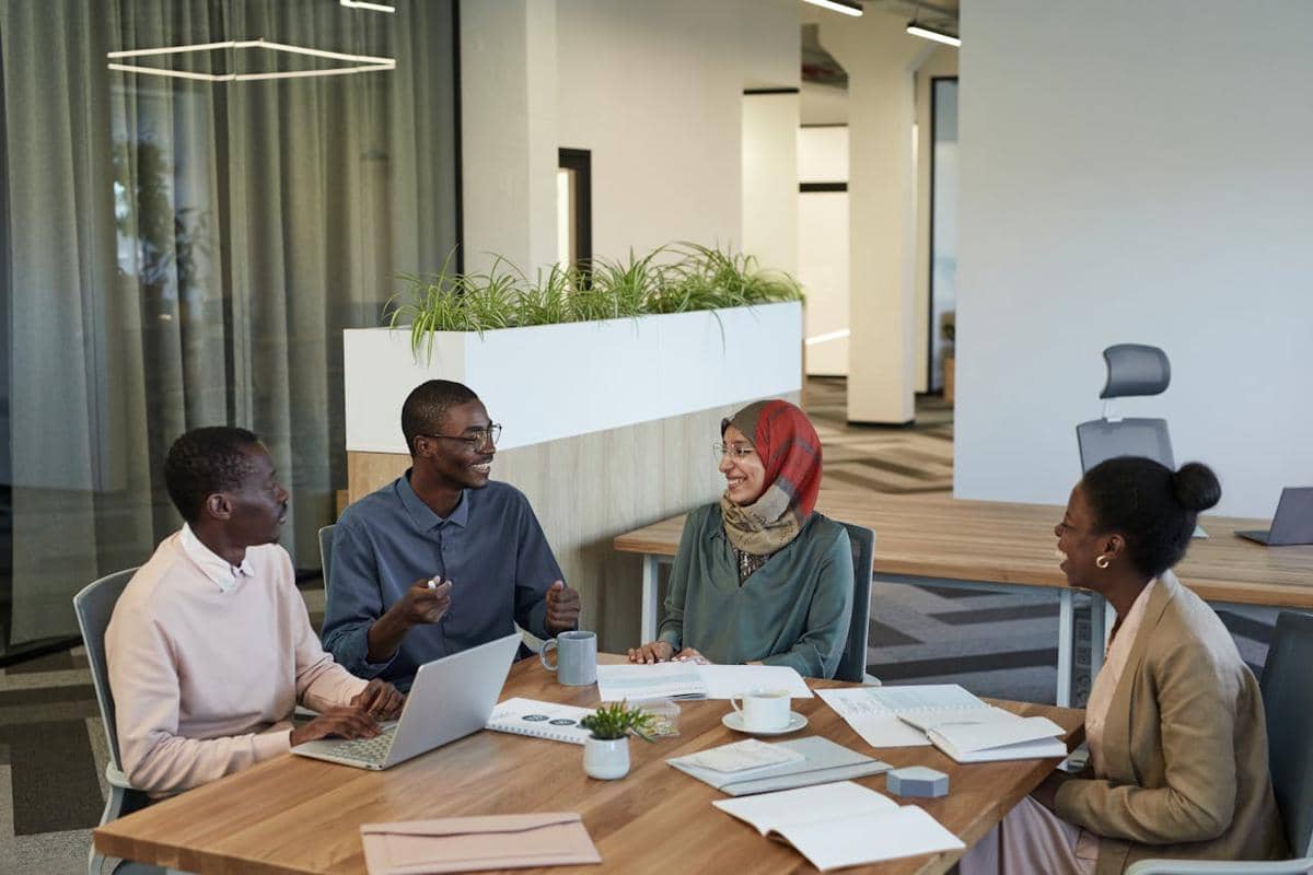 ilustrasi meeting kerja