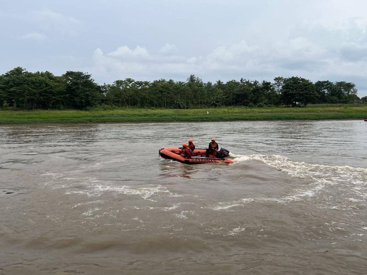 Pencarian korban hilang di aliran Sungai Lematang Prabumulih.