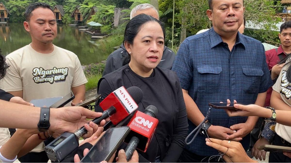 Ketua DPR RI Puan Maharani minta pemerintah segera bangun dapur umum di lokasi banjir Sumatra. (IDN Times/Amir Faisol)