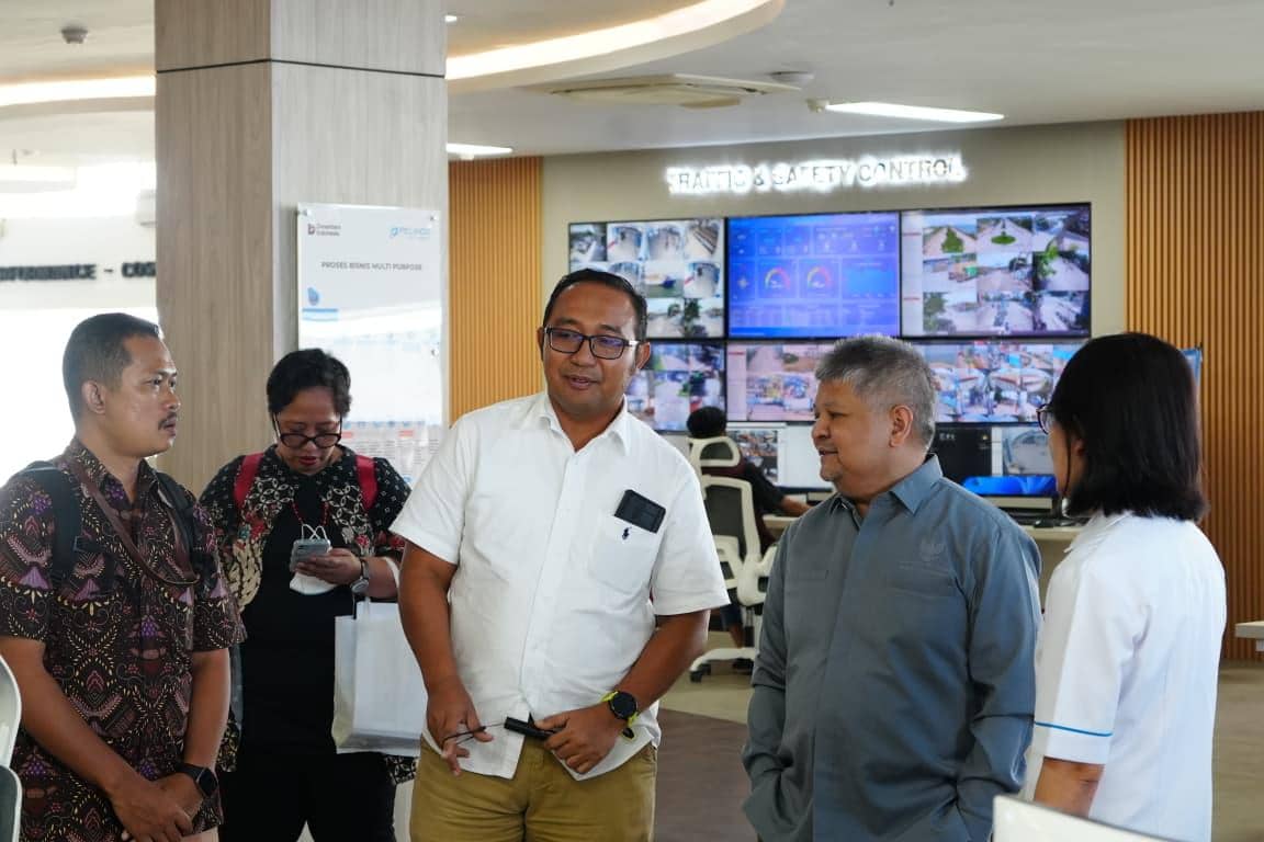 Kunjungan tim Kementerian Koordinator Bidang Perekonomian RI di pelabuhan Makassar New Port, Kamis (4/12/2025). (Dok. Pelindo Regional 4)