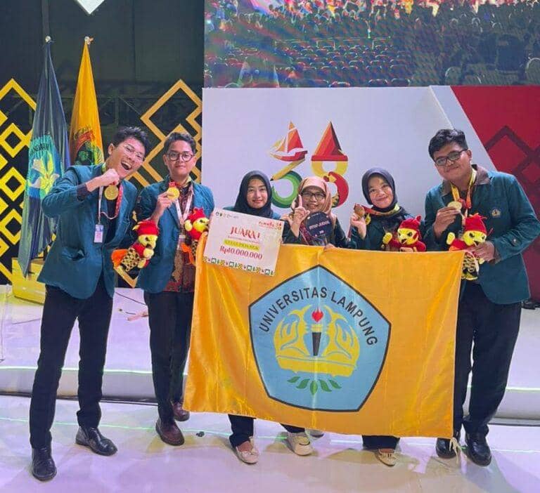 Tim PKM-VGK Unila berhasil meraih Juara I dan medali emas kategori Presentasi di ajang Pekan Ilmiah Mahasiswa Nasional (Pimnas) ke-38
