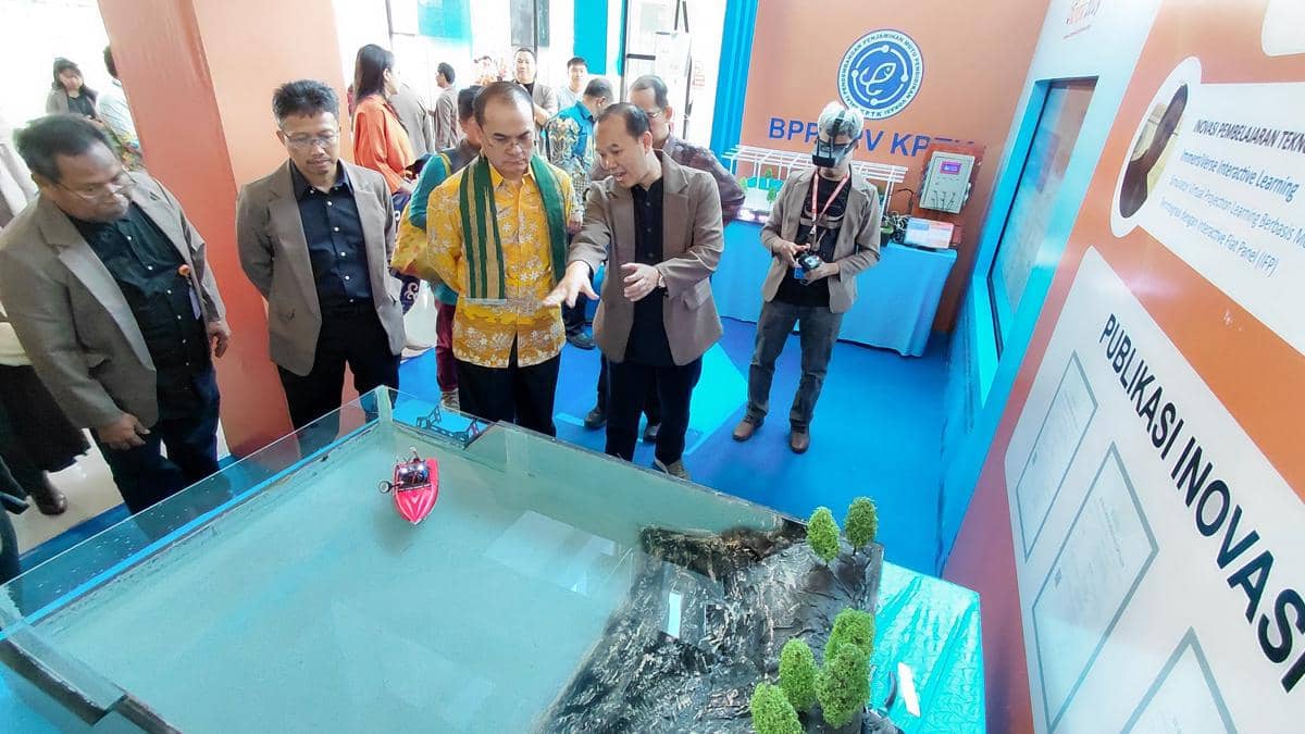 Balai Pengembangan Penjaminan Mutu Pendidikan Vokasi Bidang Kelautan, Perikanan, Teknologi Informasi dan Komunikasi (BPPMPV KPTK) menggelar ekspose produk melalui Gelar Karya KPTK 2025. (IDN Times/Aan Pranata)