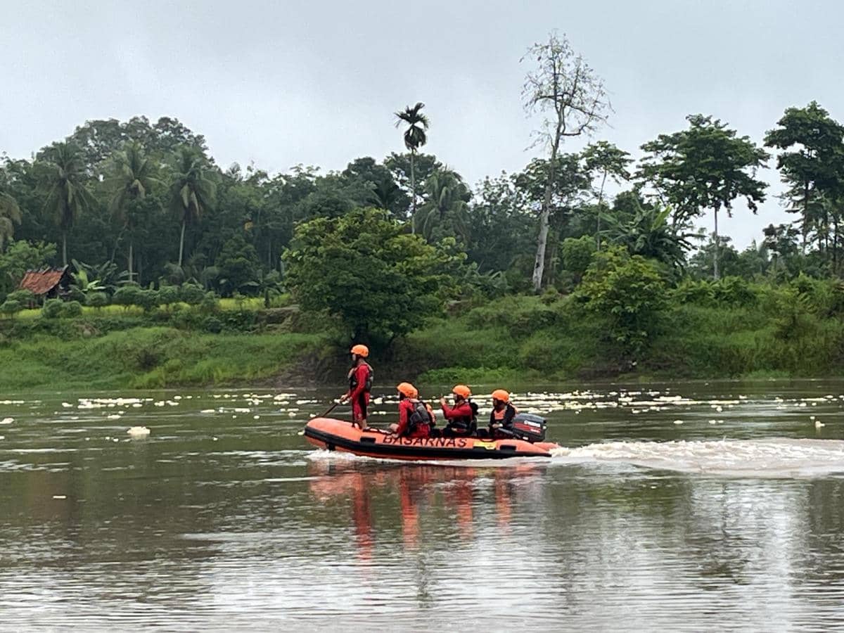 Pencarian korban hilang di aliran Sungai Lematang Prabumulih.