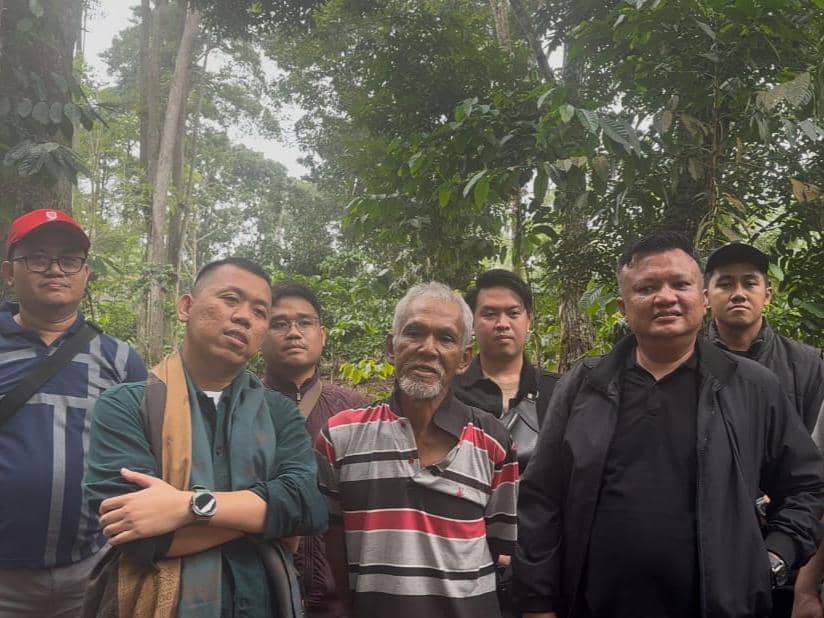 Tim Kejaksaan menangkap terpidana korupsi, Muhamad Azhari, mantan Kepala Desa Linggapura di Kabupaten Lampung Tengah