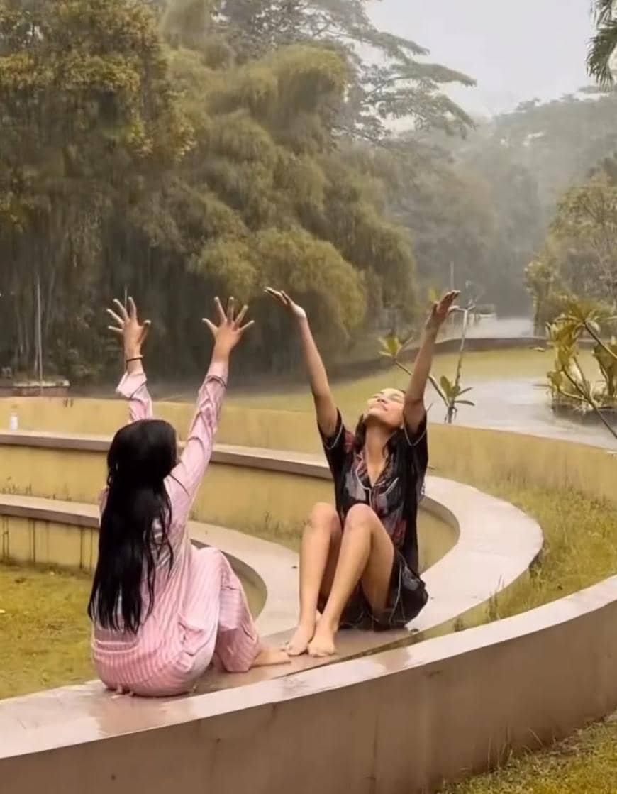 Fuji dan Erika Carlina 