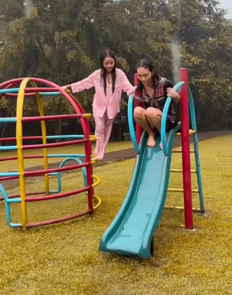 Fuji dan Erika Carlina 