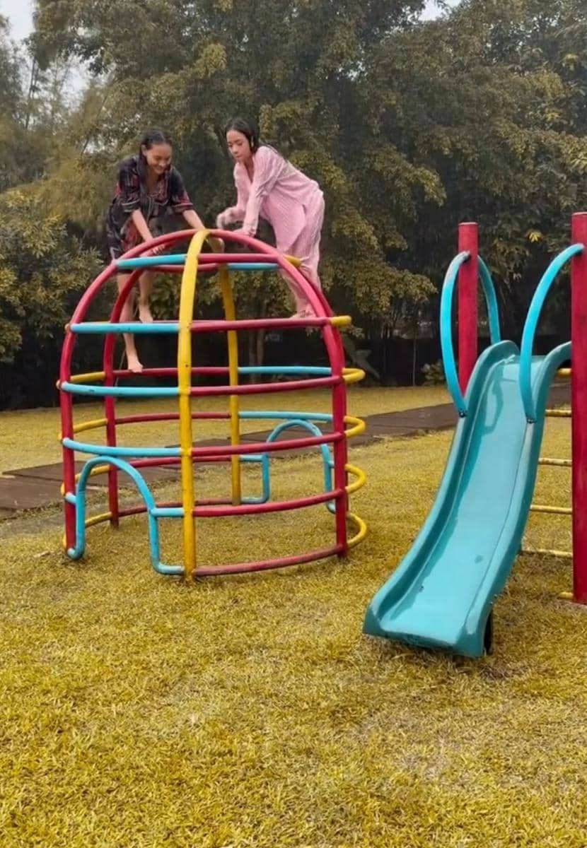 Fuji dan Erika Carlina 