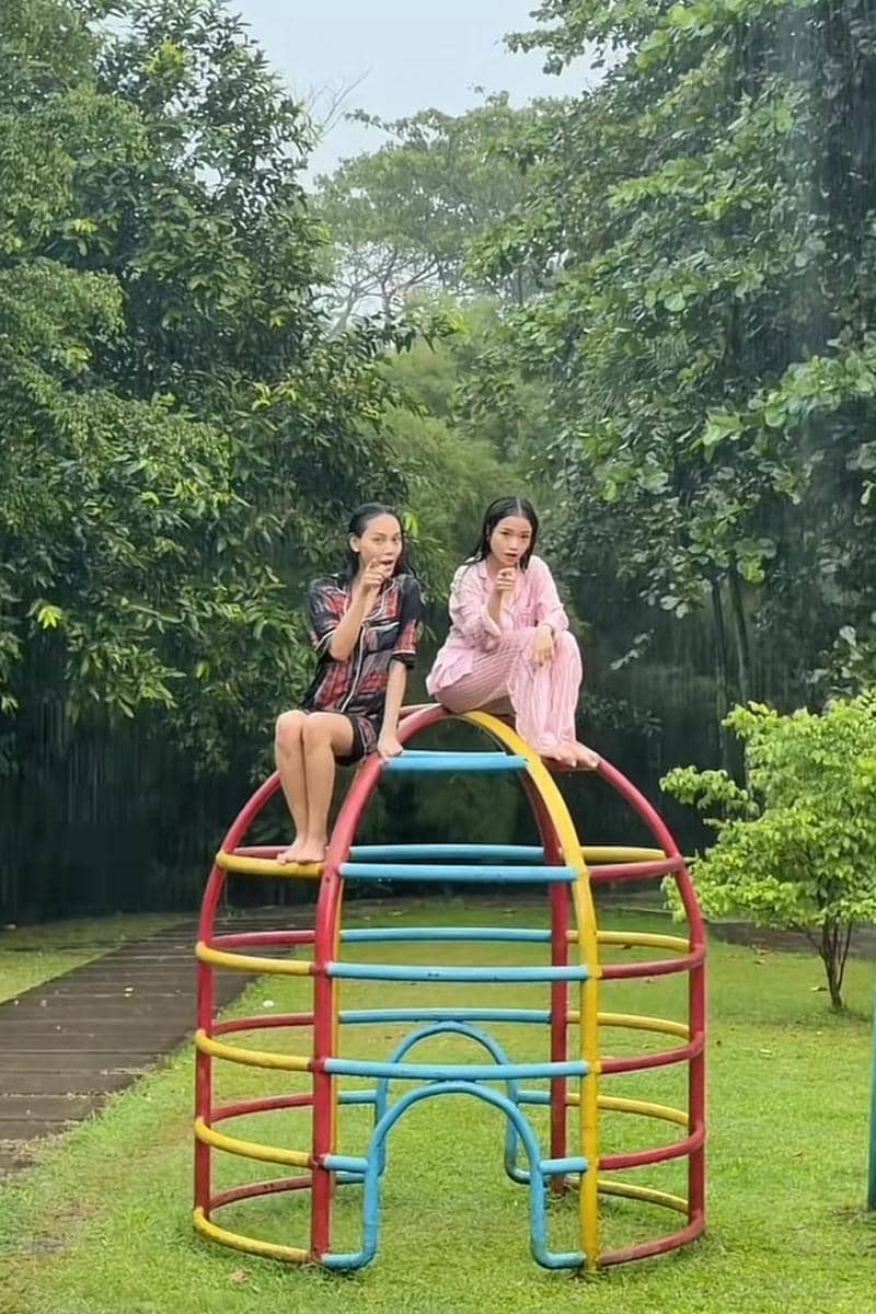 Fuji dan Erika Carlina 