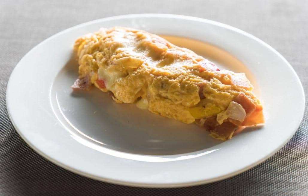 5 Trik Omelet Keju Lembut dan Gak Pecah, Auto Jadi Sarapan Favorit!
