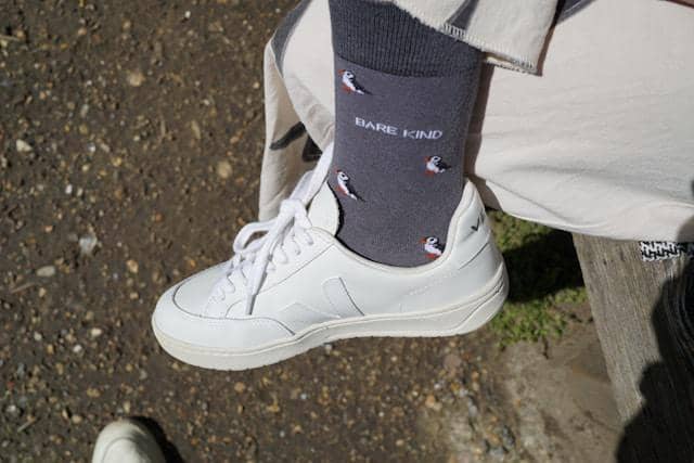 ilustrasi kaus kaki pria 