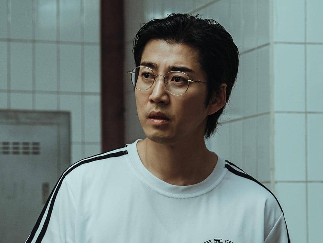 Yoon Kye Sang di drama Heroes Next Door