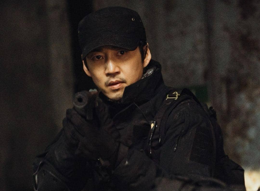 Yoon Kye Sang di drama Heroes Next Door