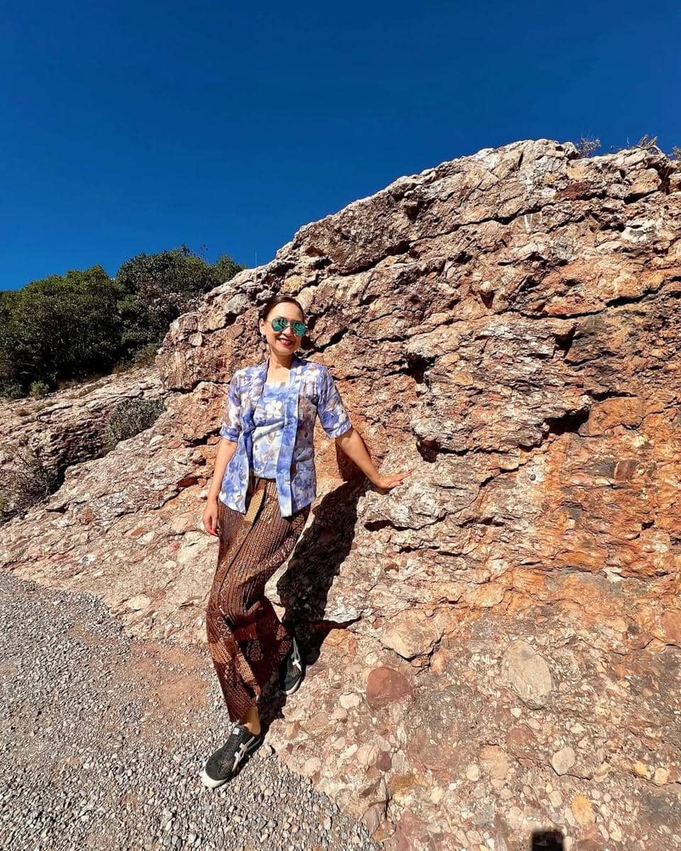 Ira Wibowo jalan-jalan di Gunung Montserrat