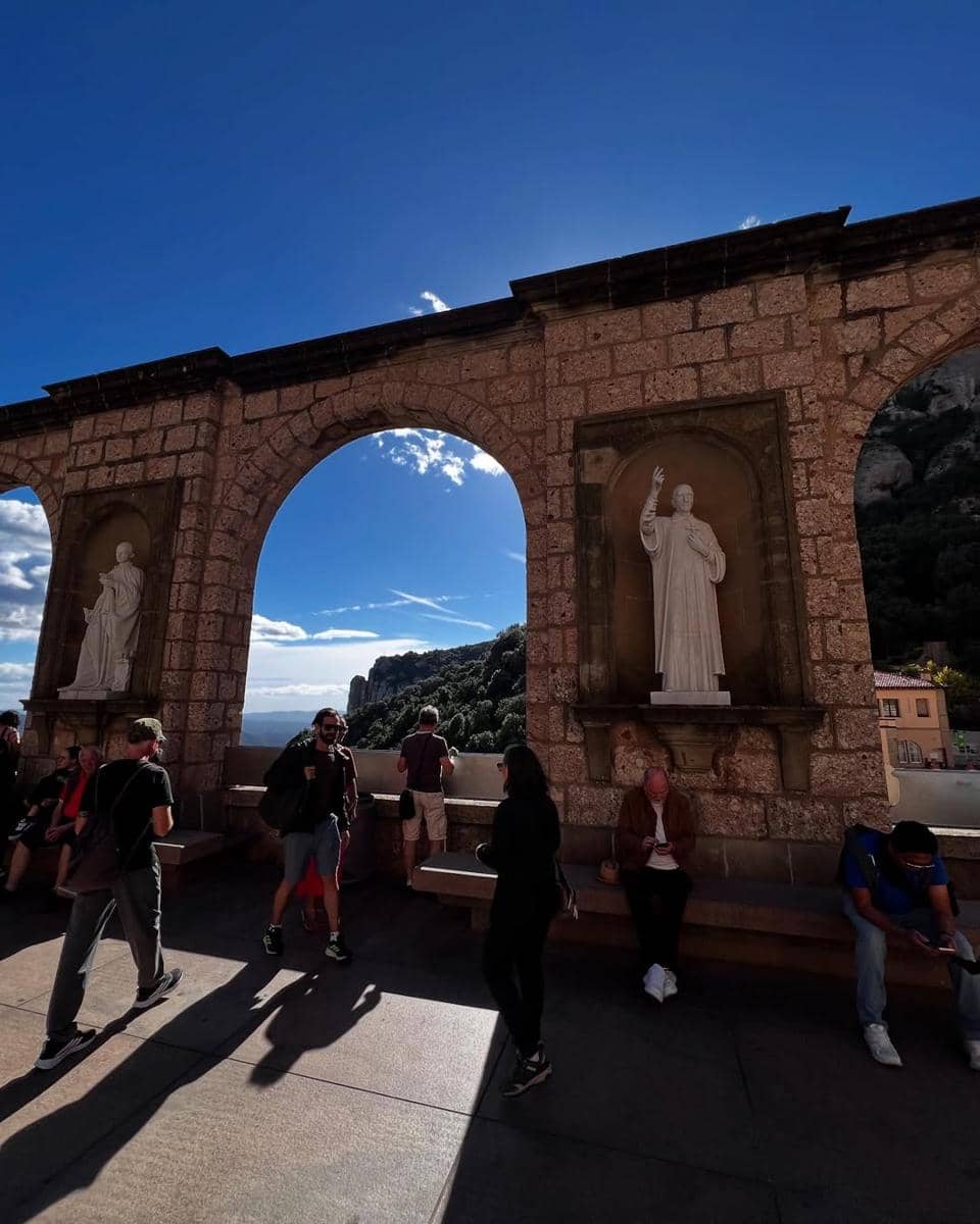 Ira Wibowo jalan-jalan di Gunung Montserrat