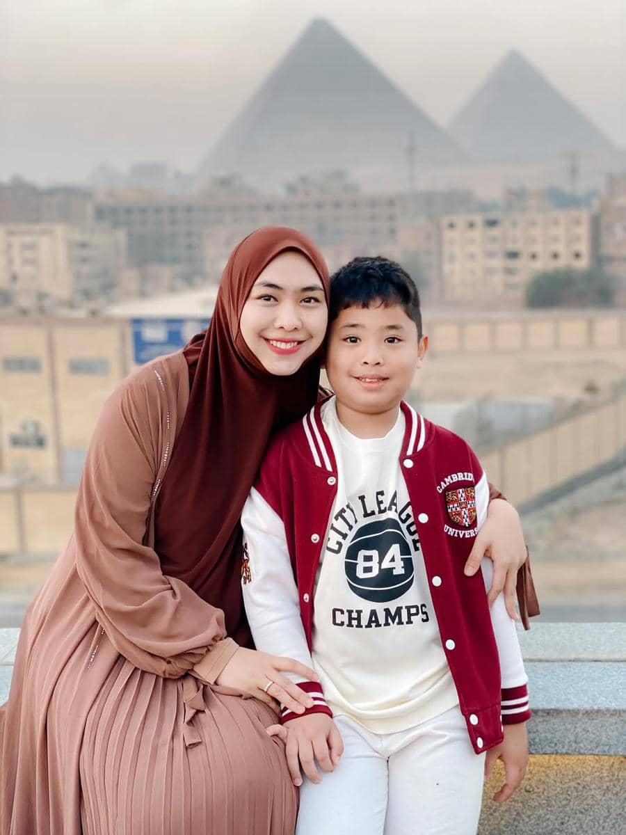 Oki Setiana Dewi umrah dengan anak ketiga