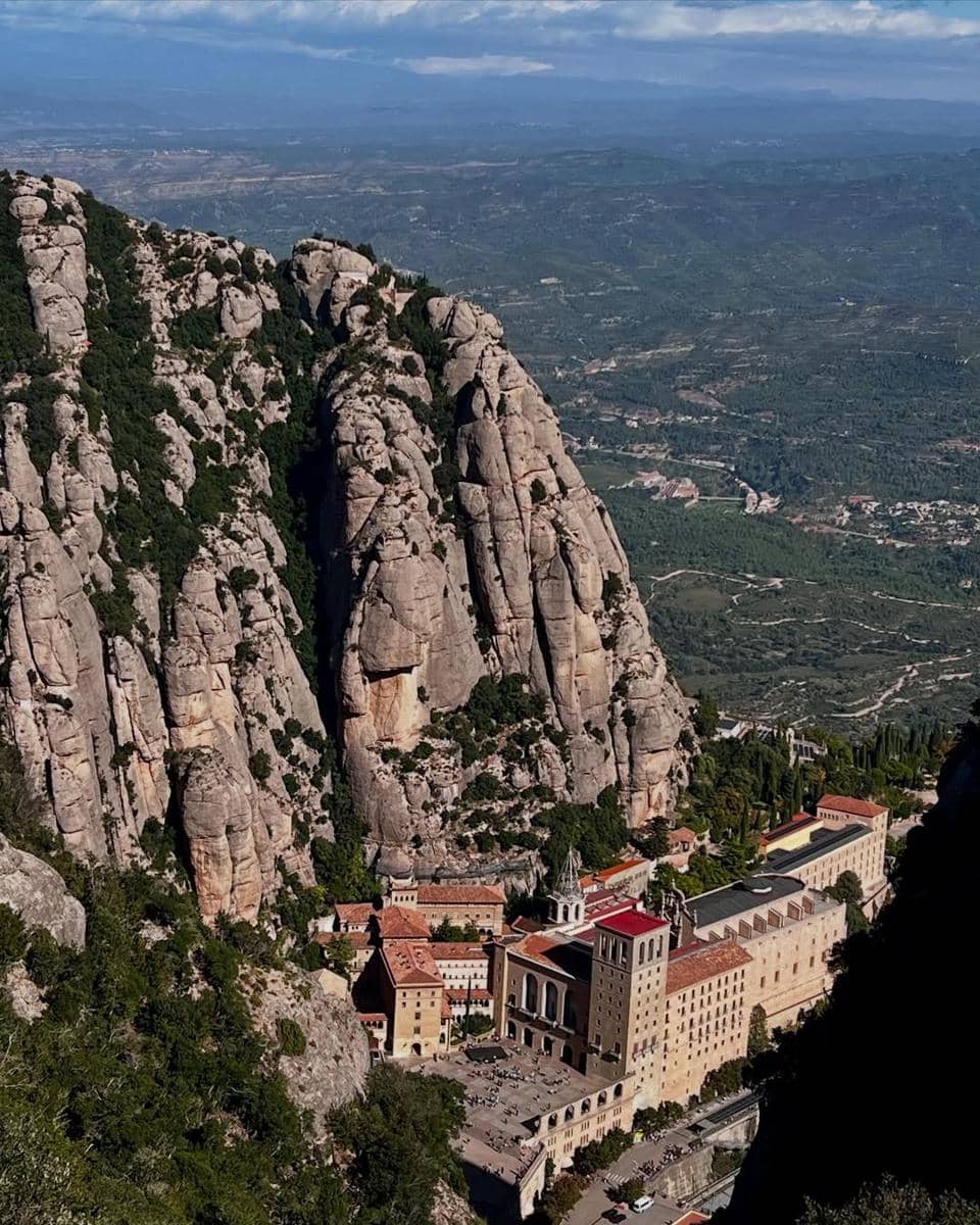 Ira Wibowo jalan-jalan di Gunung Montserrat