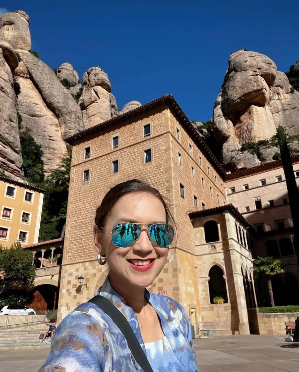 Ira Wibowo jalan-jalan di Gunung Montserrat