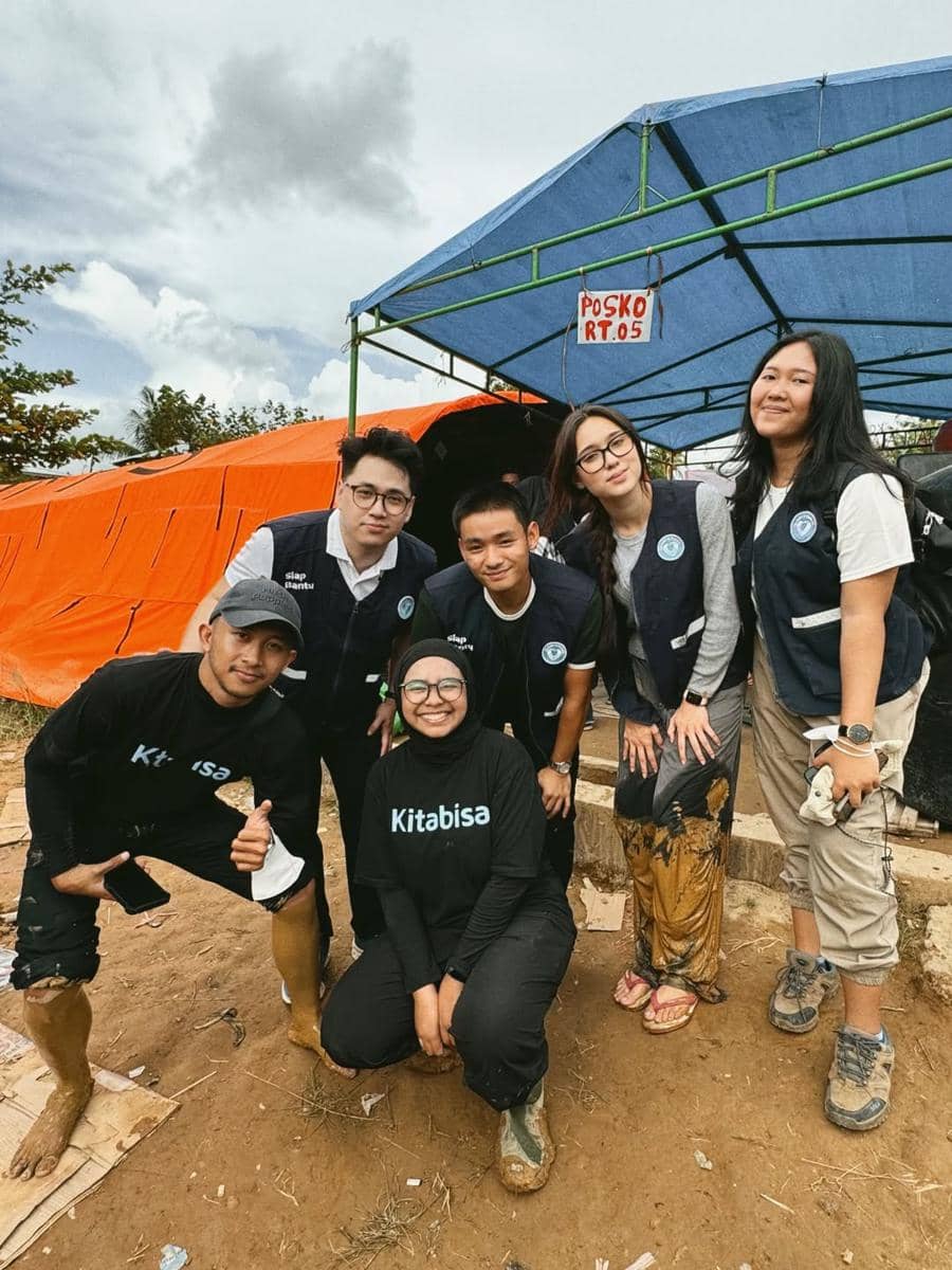 Yasmin Napper jadi relawan bencana di Padang