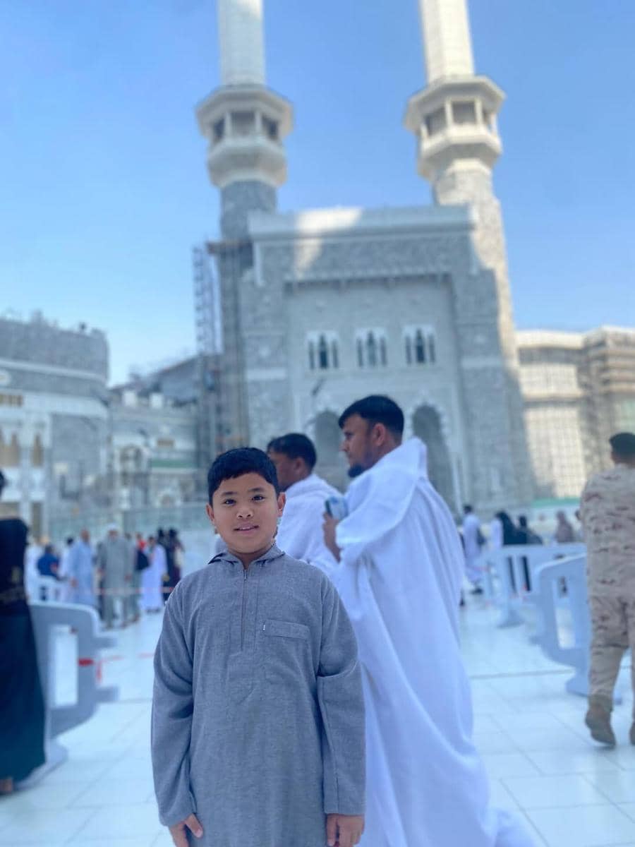 Oki Setiana Dewi umrah dengan anak ketiga