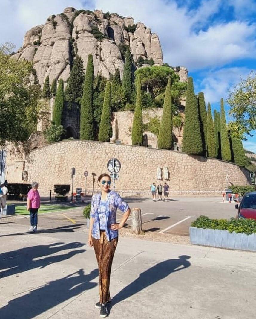 Ira Wibowo jalan-jalan di Gunung Montserrat