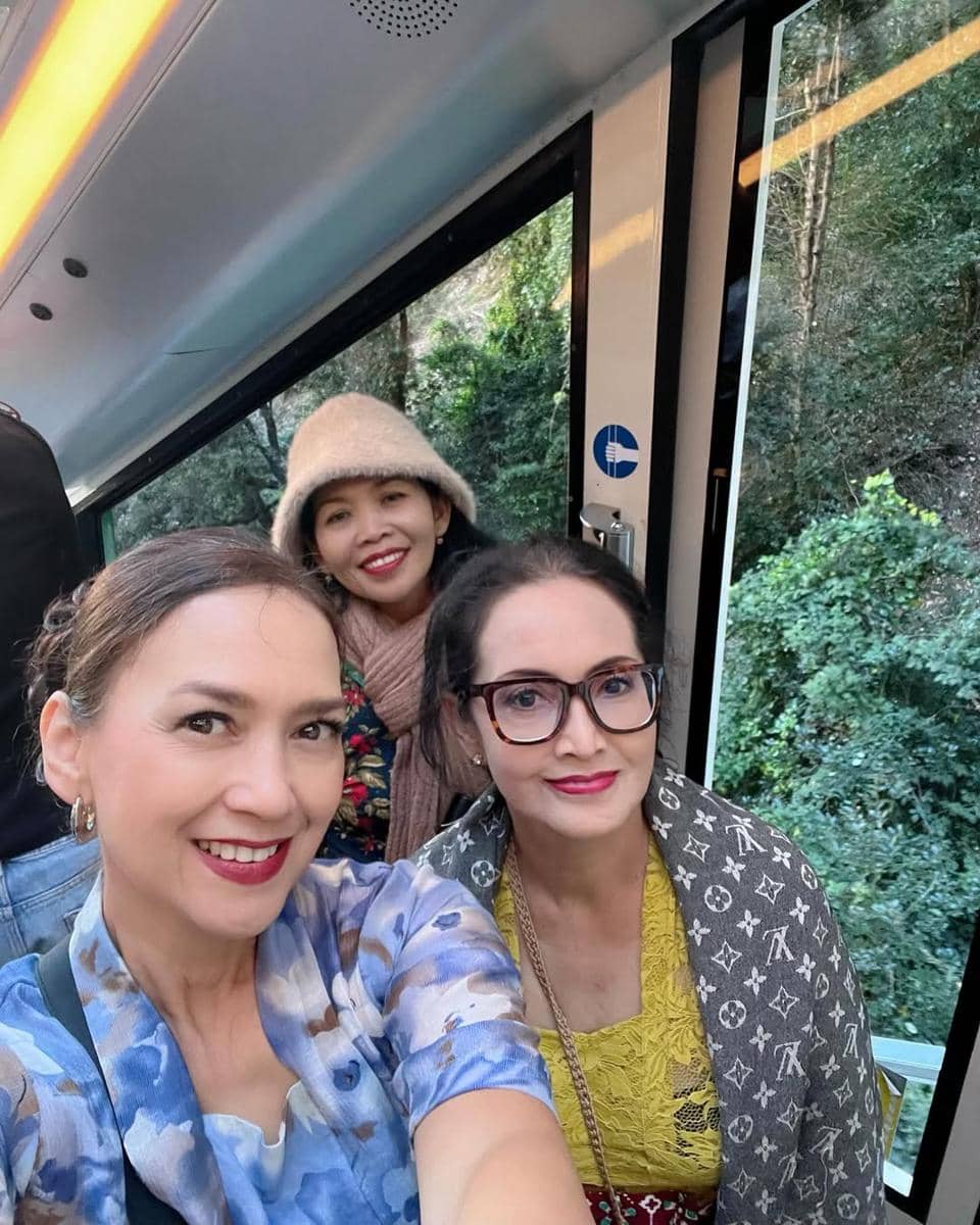 Ira Wibowo jalan-jalan di Gunung Montserrat