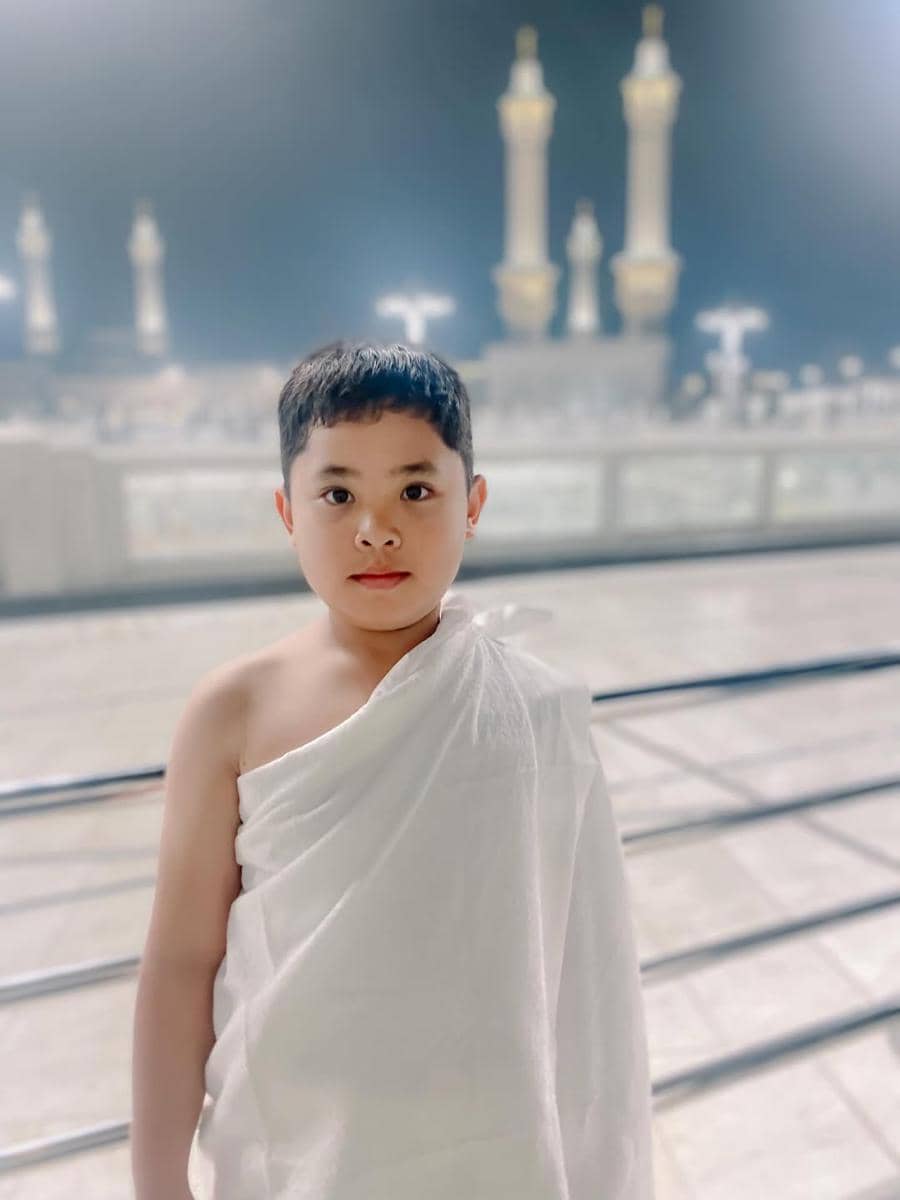 Oki Setiana Dewi umrah dengan anak ketiga