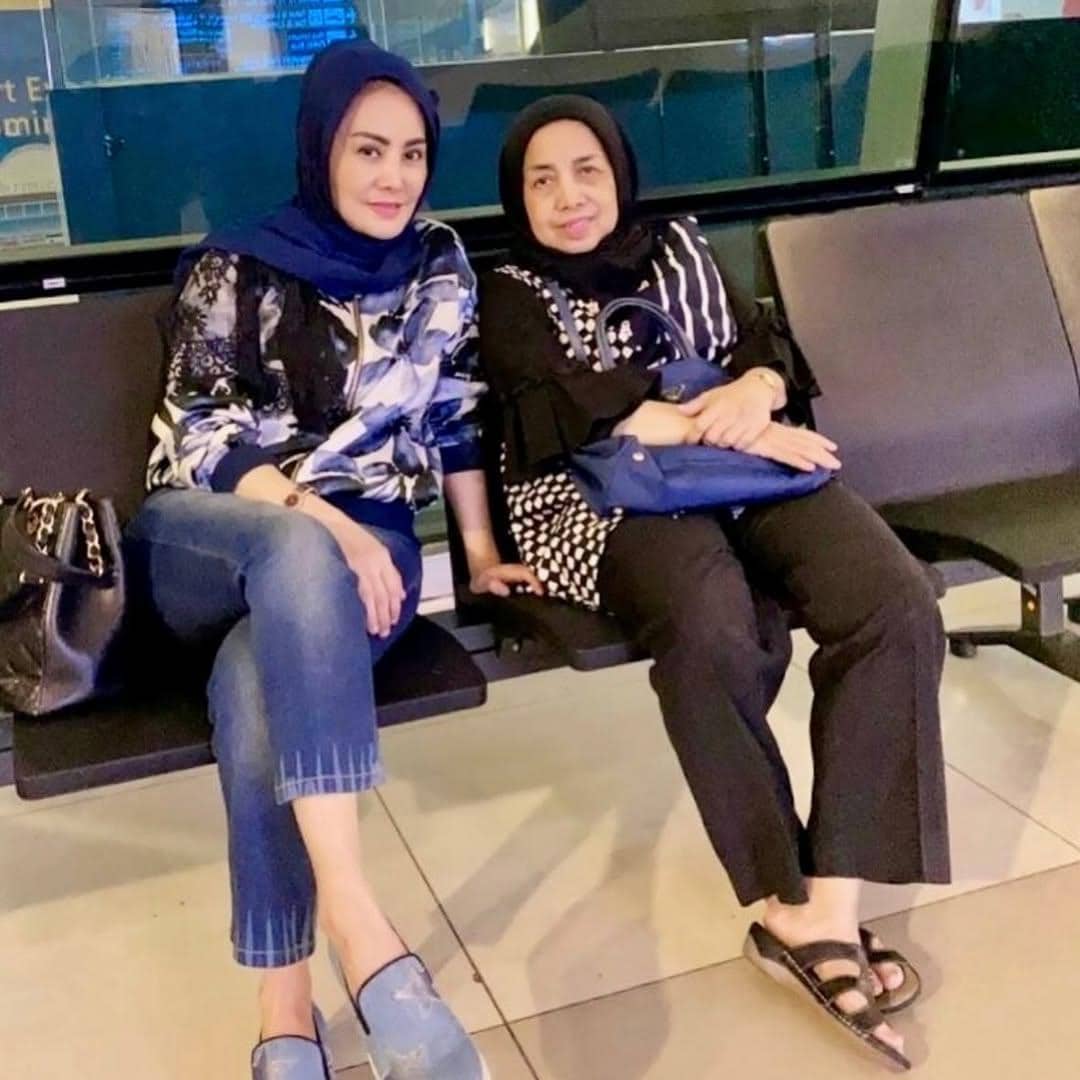 potret Cici Faramida dan ibunya