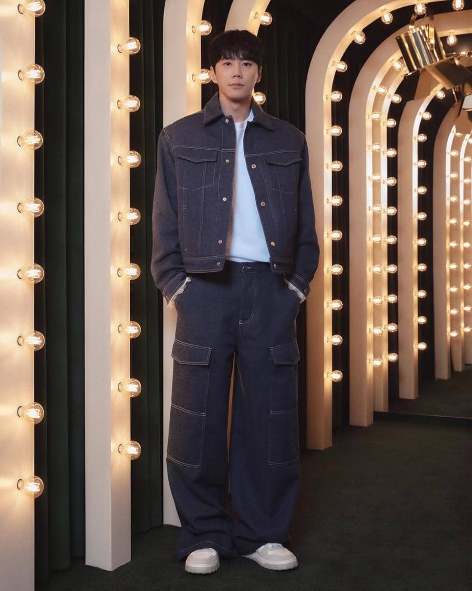 Outfit Lee Jun Young