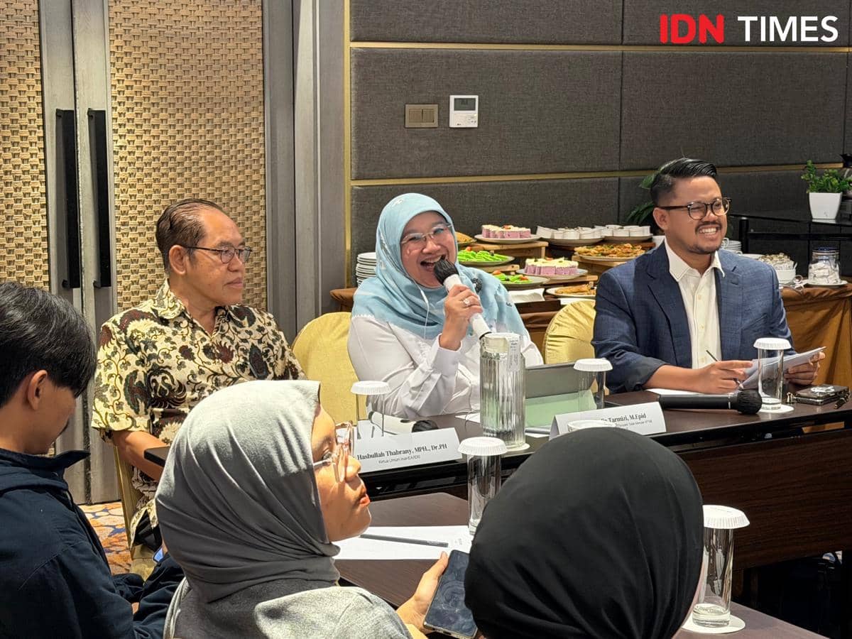 Dokter Siti Nadia Tarmizi, M.Epid, Direktur Pencegahan dan Pengendalian Penyakit Tidak Menular Kementerian Kesehatan (tengah).