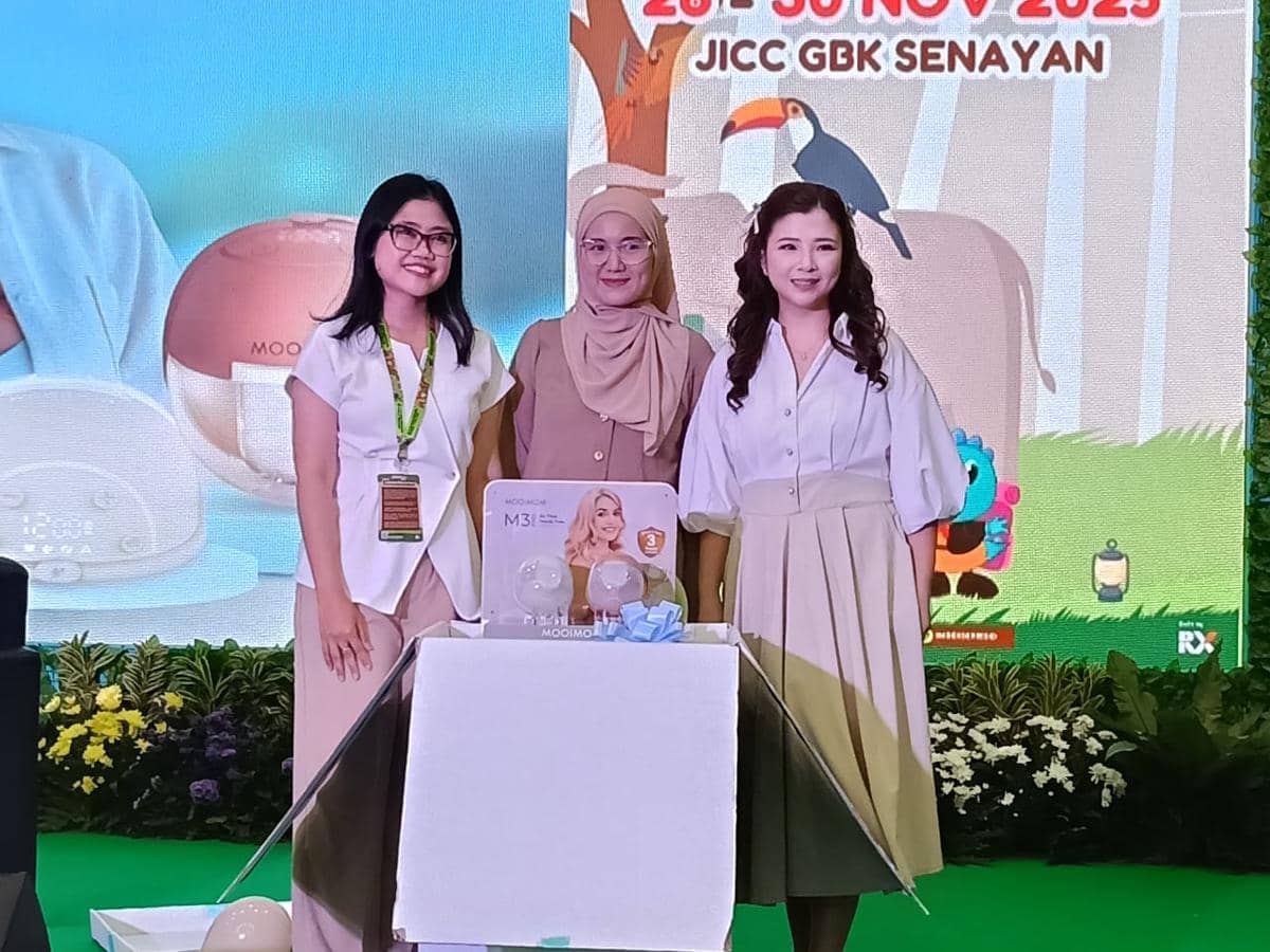 Talk show edukatif di JCC, Jakarta, tentang menyusui dengan narasumber dr. Dea Nurmaulidia, IBCLC dan mom influencer Stefani Gabriela