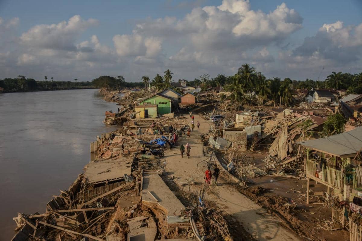 Pemandangan Aceh Tamiang dari udara, Jumat (5/12/2025) setelah dihantam banjir bandang dan longsor (IDN Times/Prayugo Utomo)