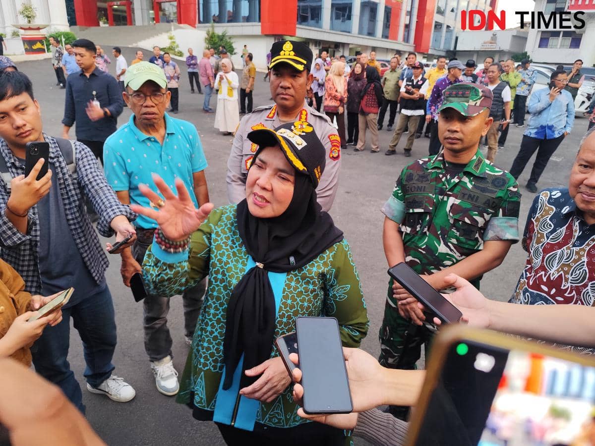 Wali Kota Bandar Lampung, Eva Dwiana saat diwawancarai