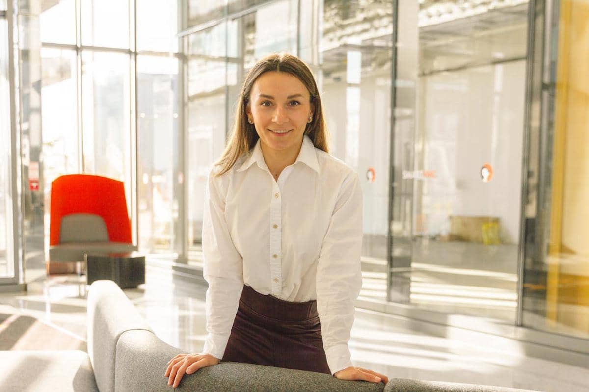 ilustrasi berpakaian formal