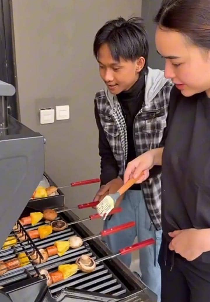 Amanda Manopo dan Fajar memasak