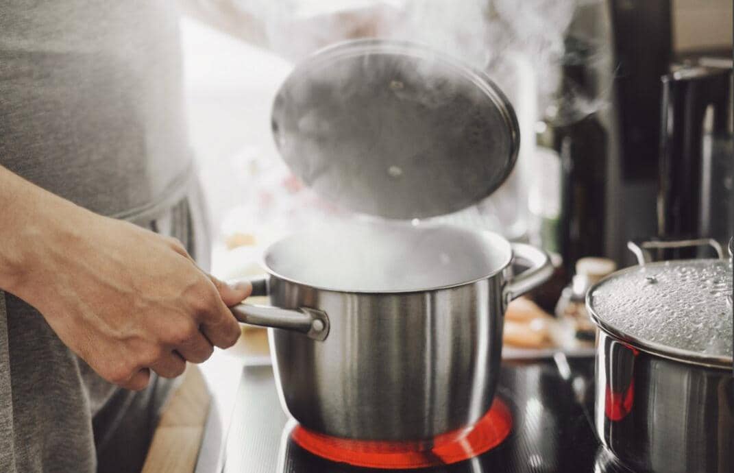 ilustrasi merebus jengkol (freepik.com/valeria_aksakova)