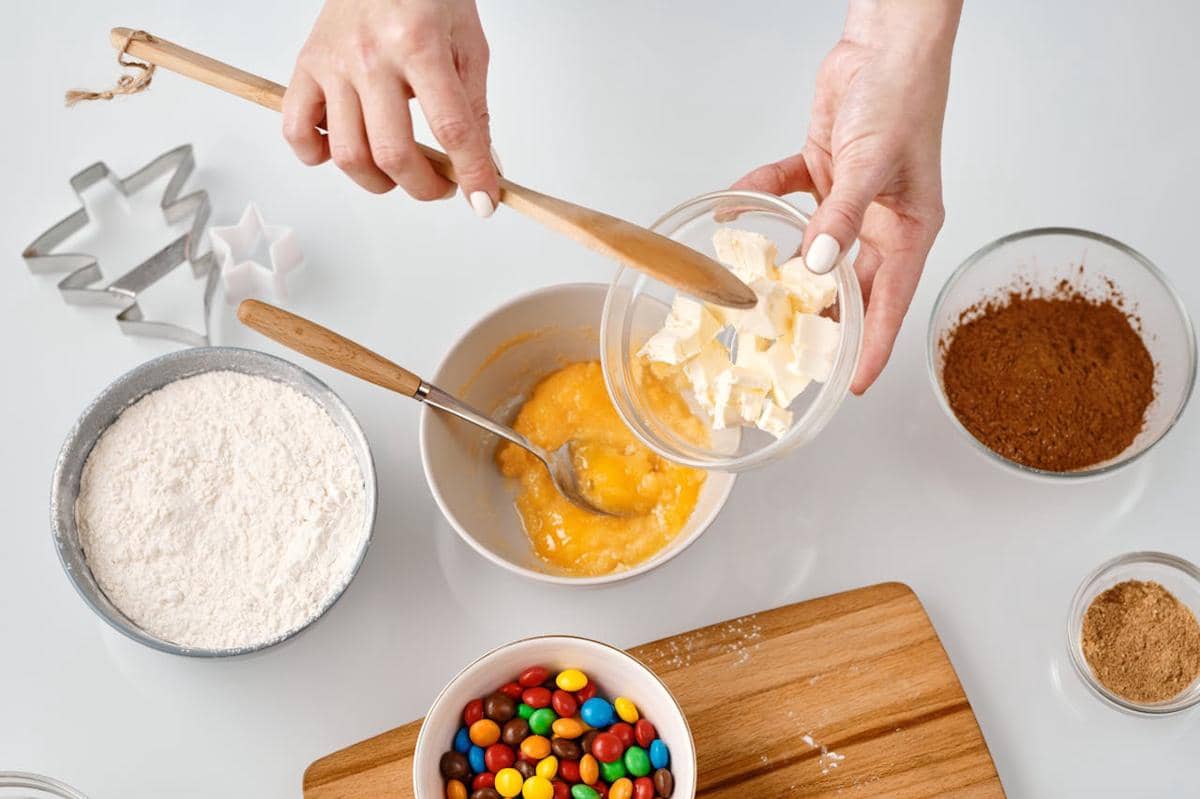 ilustrasi membuat cookies 